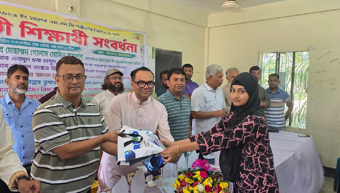 কবিরহাটে জিপিএ-৫ পাওয়া শিক্ষার্থীদের সংবর্ধনা