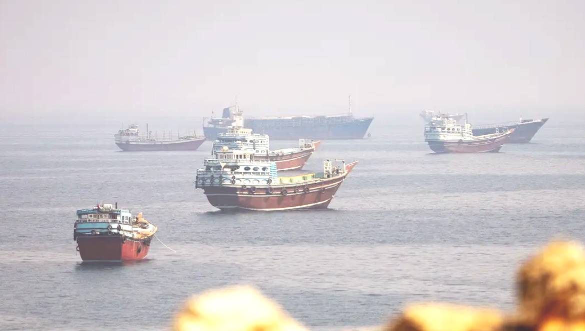 হরমুজে মার্কিন বাহিনীর সাবমেরিন ড্রোন জব্দ করল ইরান