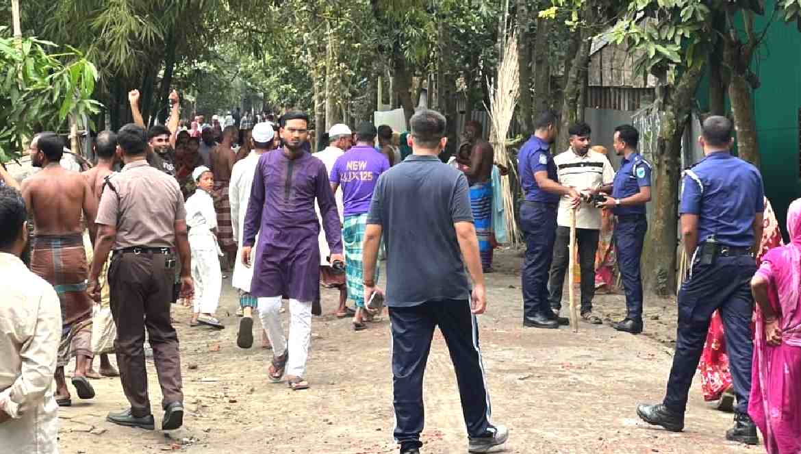 নামাজ শেষে মসজিদের সামনেই সংঘর্ষ, আহত ২০