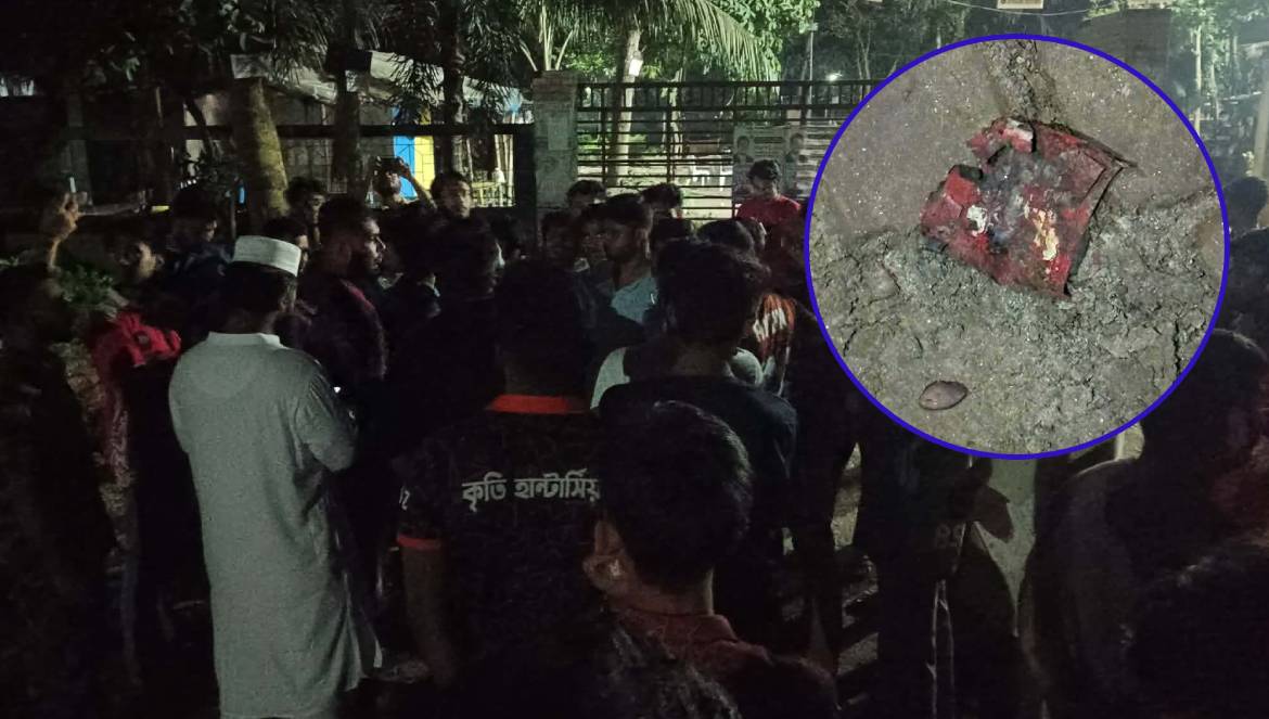 মধ্যরাতে মোটরসাইকেলে এসে গোবিপ্রবির হল গেটে ককটেল নিক্ষেপ