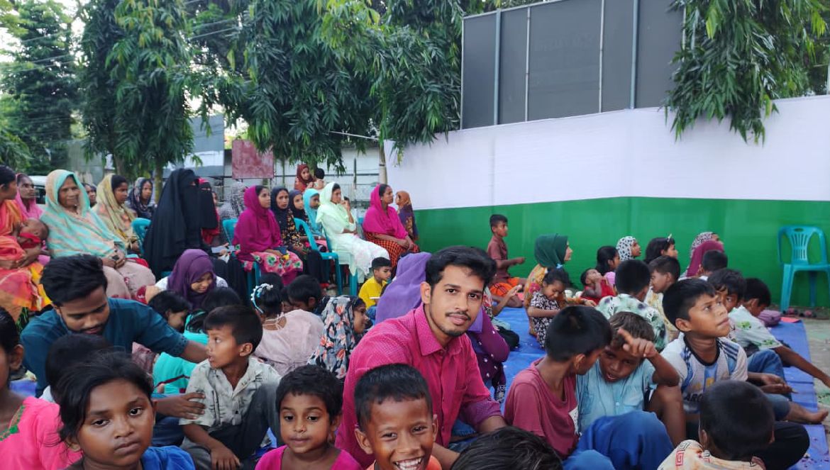 সুবিধাবঞ্চিত শিশুদের মধ্যে শিক্ষার আলো ছড়াচ্ছে জাবিপ্রবির সবুজ স্বপ্ন