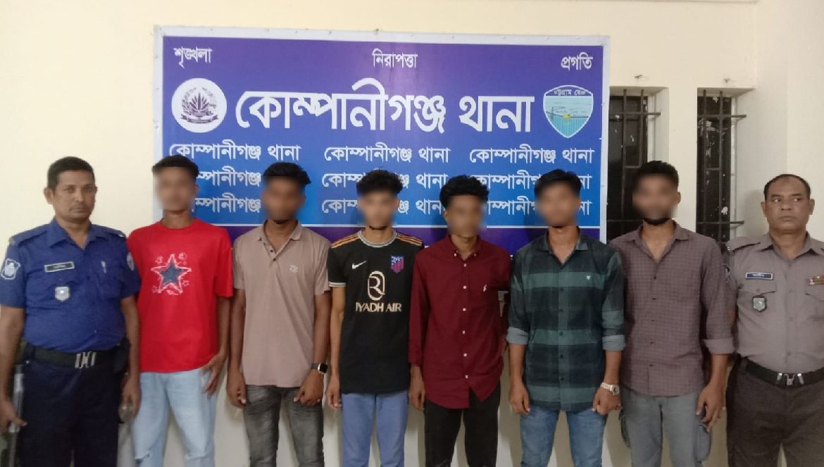 নোয়াখালীতে কিশোর গ্যাংবিরোধী অভিযানে আটক ১৪৫