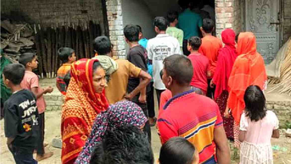 রাজশাহীতে বাড়িতে ছাদে সবজি ব্যবসায়ীকে ছুরিকাঘাতে হত্যা