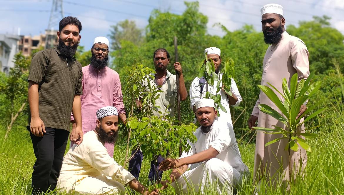 ইসলামী ছাত্র আন্দোলনের ৩৫তম প্রতিষ্ঠাবার্ষিকী উপলক্ষে ইবিতে বৃক্ষরোপণ কর্মসূচি
