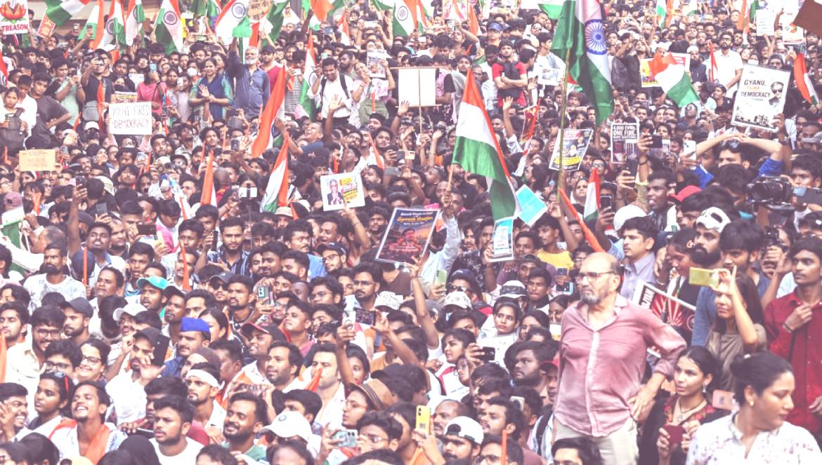 ভারতে সিইসির পদত্যাগের দাবিতে তীব্র বিক্ষোভ, যোগ দিল আলোচিত ‘ককরোচ পার্টি’