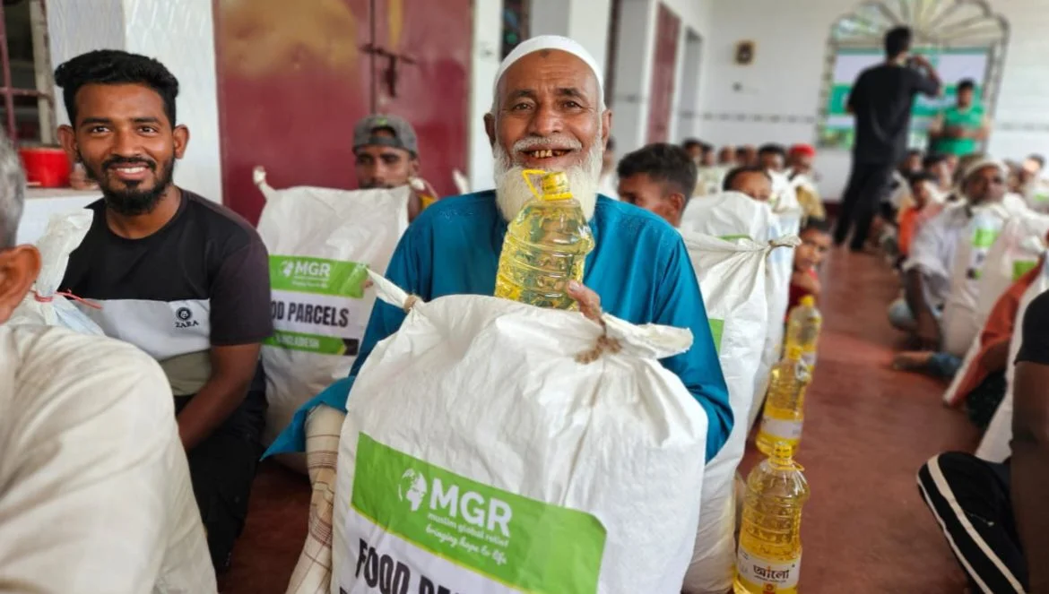 কোম্পানিগঞ্জে ছওয়াবের উদ্যোগে খাদ্য ও শিক্ষাসামগ্রী বিতরণ