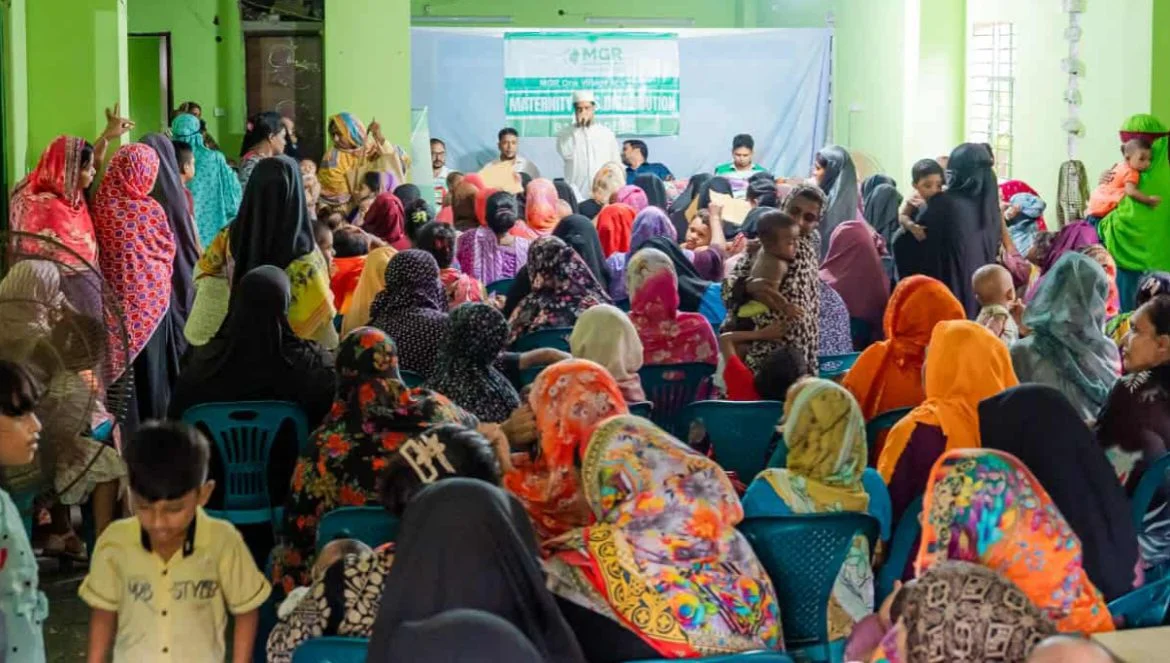 সাভারে মা ও শিশুর মাঝে ছওয়াবের হাইজিন সামগ্রী বিতরণ