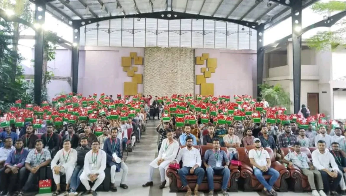নবীন শিক্ষার্থীদের বরণ করে নিলো পাবিপ্রবি ছাত্রদল