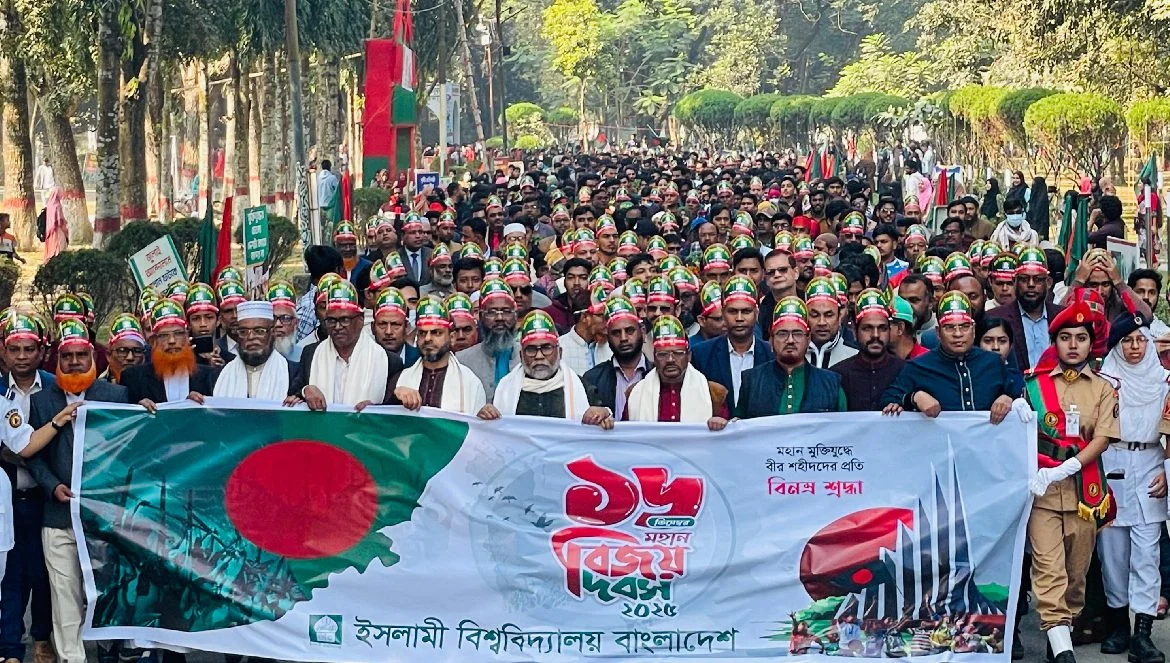 বর্ণাঢ্য আয়োজনে ইবিতে মহান বিজয় দিবস পালিত