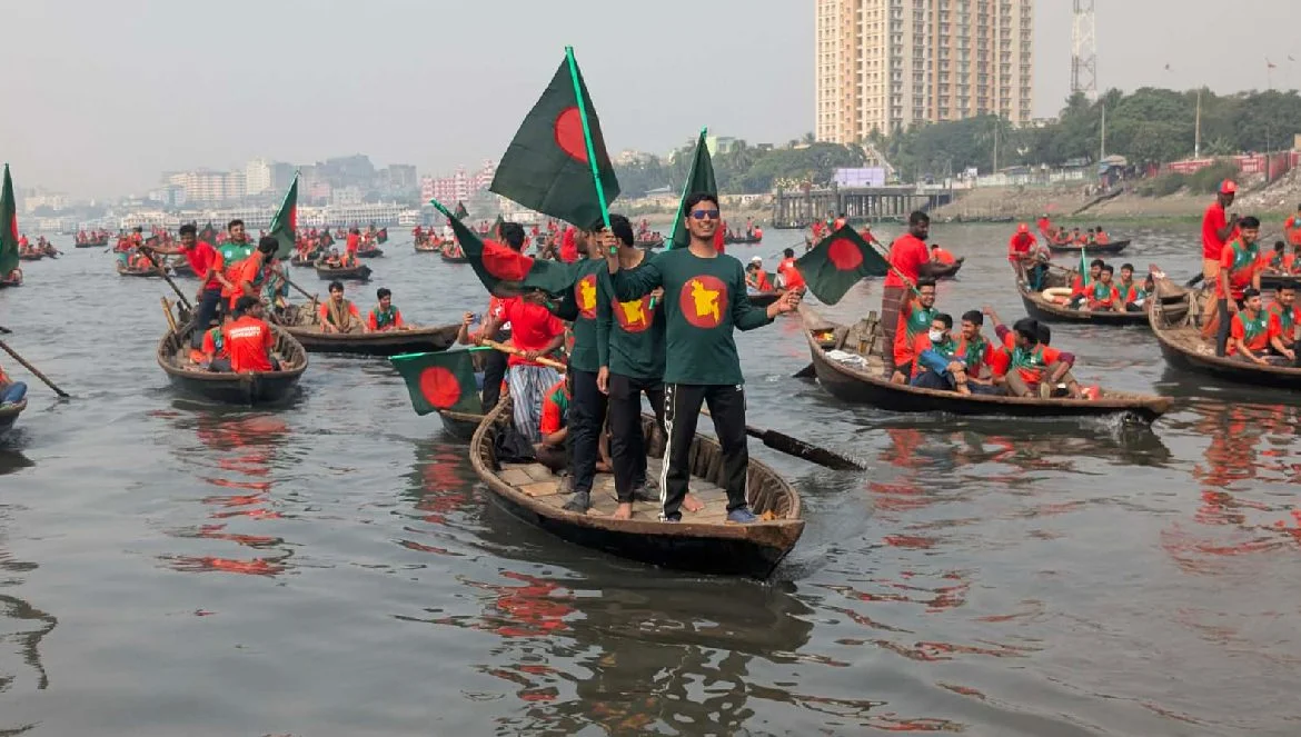 বিজয় দিবসে জবি শিবিরের ব্যতিক্রমী নৌ র‍্যালি আয়োজন