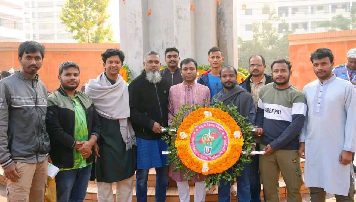 বিজয় দিবসে পাবিপ্রবি প্রেসক্লাবের শ্রদ্ধাঞ্জলি অর্পণ
