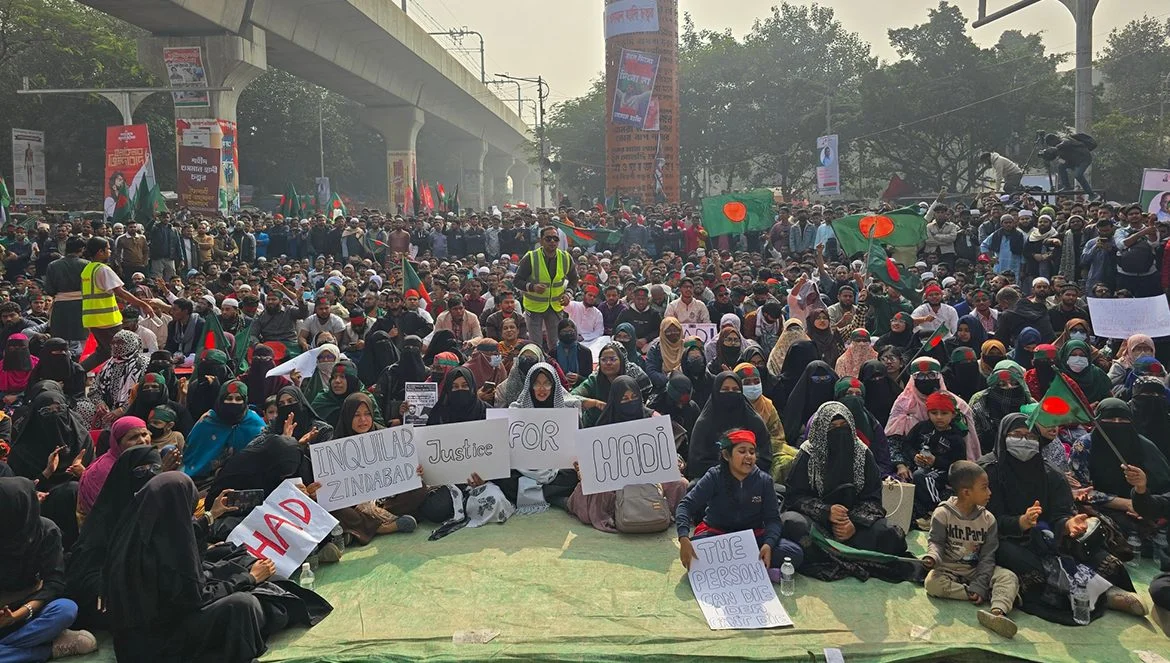 হাদি হত্যার বিচারের দাবিতে শাহবাগে বাড়ছে অবস্থান