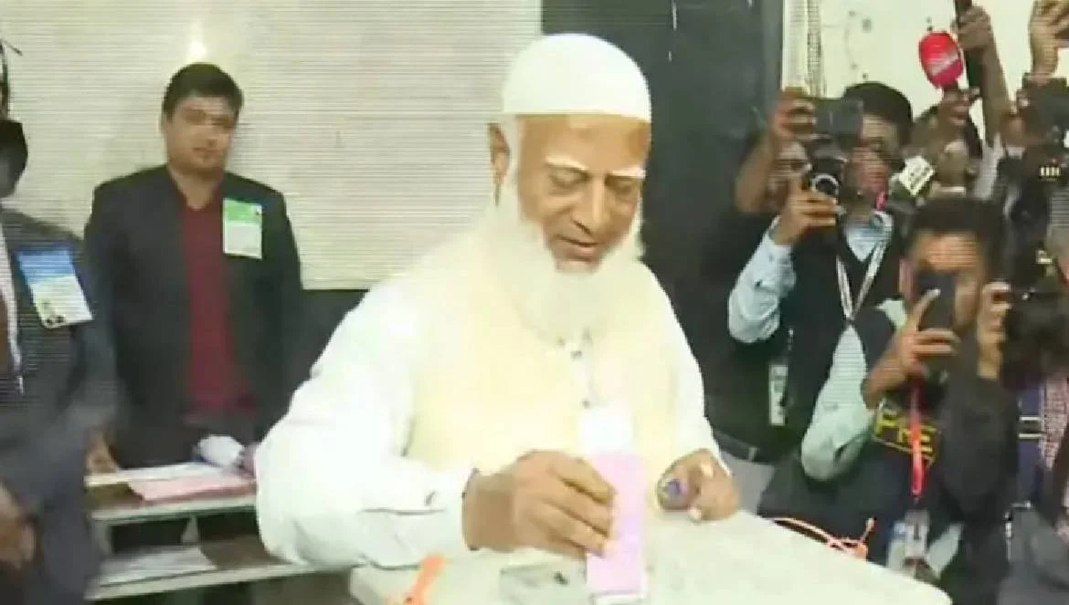 ভোট দিলেন জামায়াত আমির ডা. শফিকুর রহমান
