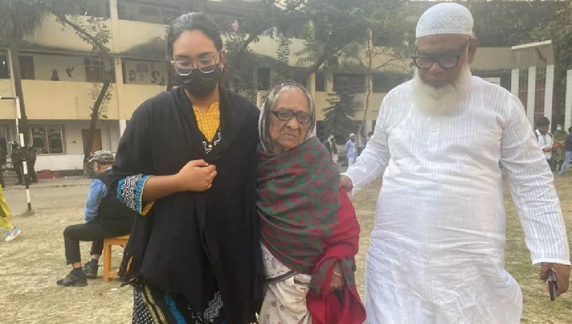 ভোট দিলেন ১১০ বছরের জমিরন নেসা