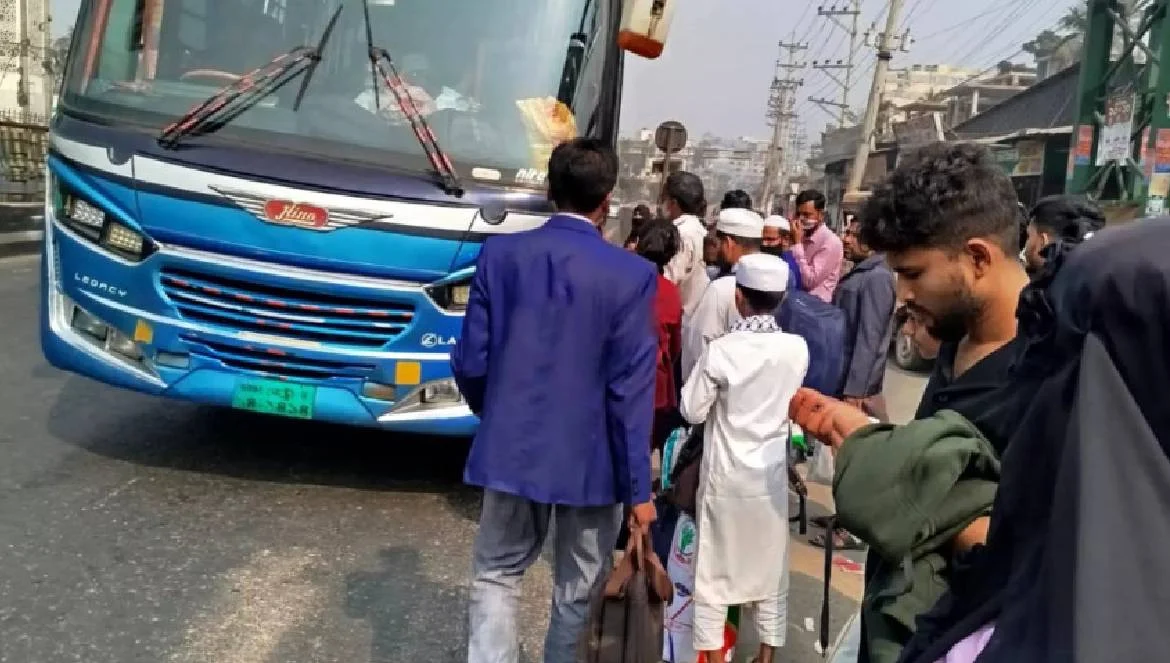 নির্বাচন উপলক্ষে মহাসড়কে ঘরে ফেরা মানুষের ভিড়