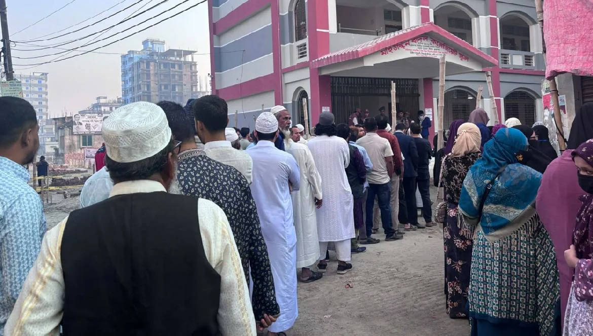 নতুন বাংলাদেশে প্রথম ভোটগ্রহণ শুরু