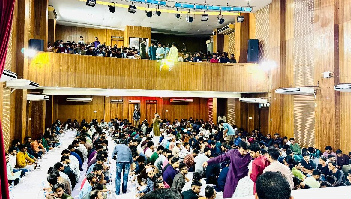 বাঁধন বুটেক্স ইউনিটের ইফতার ও দোয়া মাহফিল : এতিমদের মাঝে ইফতার বিতরণ