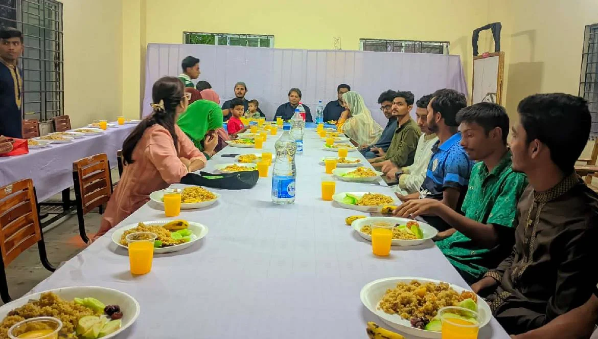 কুবিতে থিয়েটার কুমিল্লা বিশ্ববিদ্যালয়’র উদ্যোগে ইফতার মাহফিল অনুষ্ঠিত