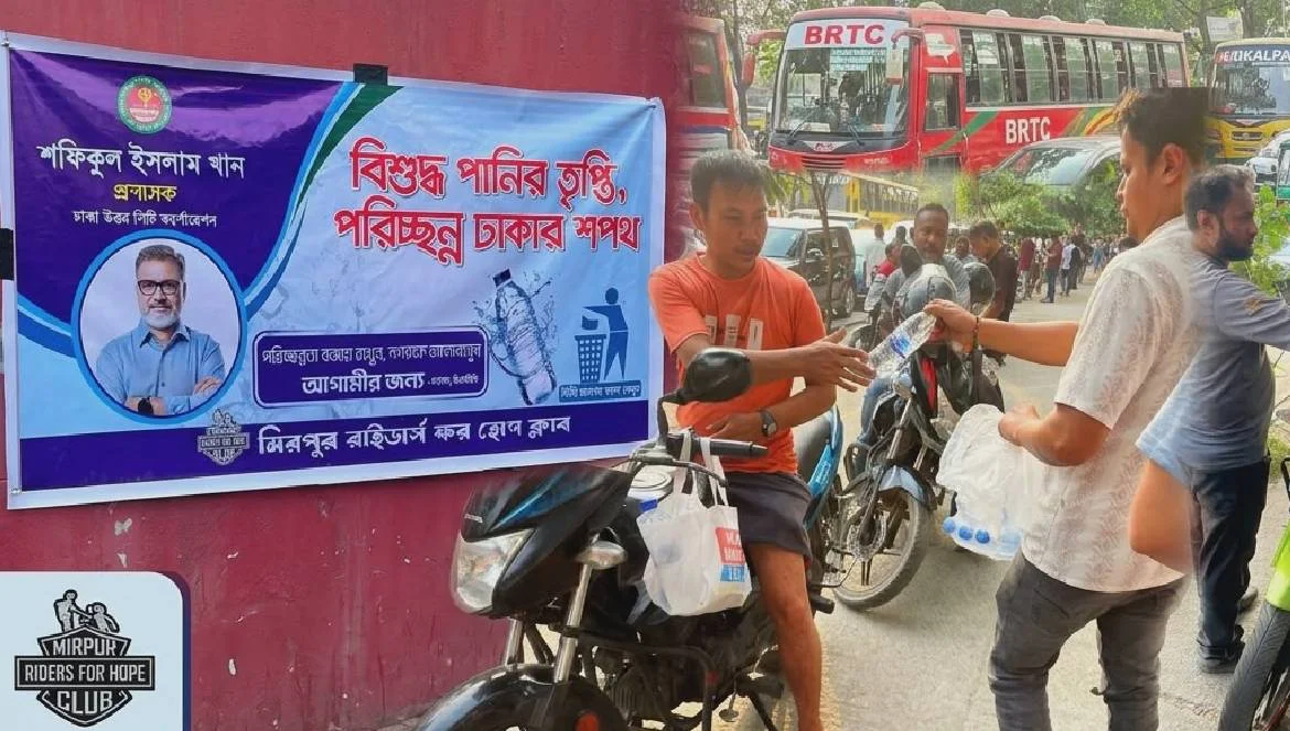 স্বস্তি দিতে পাম্পে অপেক্ষমাণ চালকদের মাঝে পানি বিতরণ