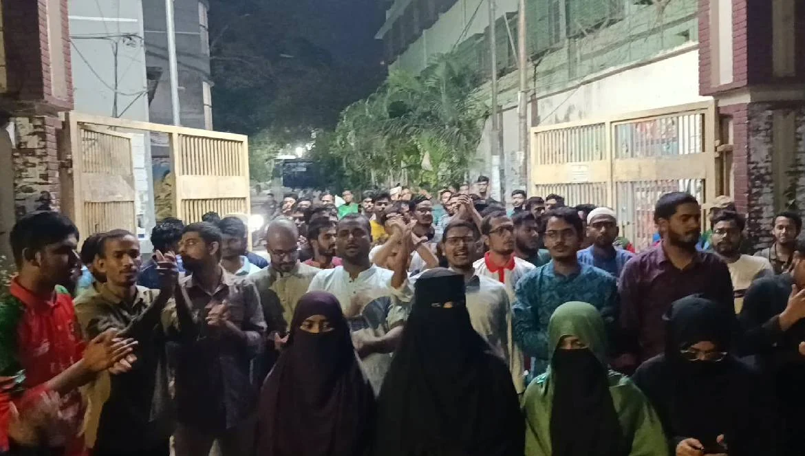 ডাকসু নেতৃবৃন্দের ওপর হামলার প্রতিবাদে জকসুর বিক্ষোভ