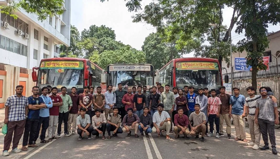 ঈদে প্রথমবার বিশ্ববিদ্যালয়ের বাসে বাড়ি ফিরেছেন বুটেক্সের শিক্ষার্থীরা