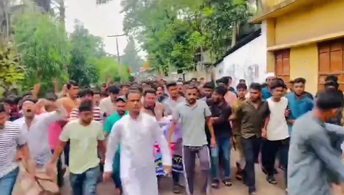 নোয়াখালীতে নিষিদ্ধ ছাত্রলীগের বিক্ষোভ