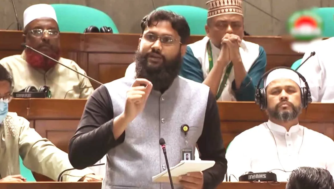 একবেলা না খেয়ে হলেও প্রতিরক্ষা বাজেট বাড়াতে হবে: সংসদে আতিক মুজাহিদ