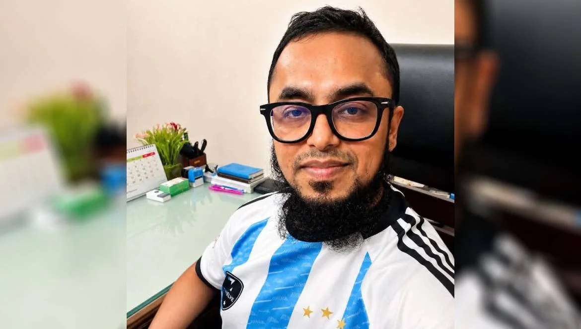 জিয়াউর রহমানকে কুখ্যাত ও তারেক রহমানকে কুলাঙ্গার বলে কটুক্তি ববি কর্মকর্তার