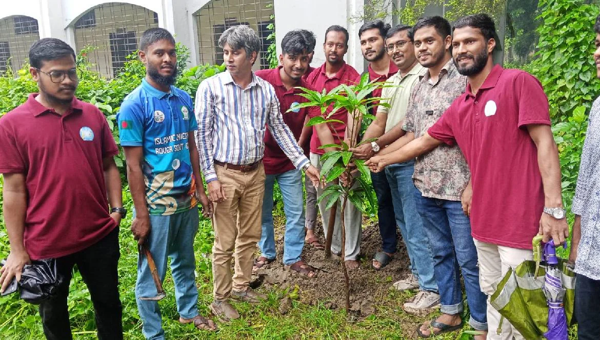 এক দশক পূর্তিতে মোরাল প্যারেন্টিং ট্রাস্টের উদ্যোগে ইবিতে বৃক্ষরোপণ কর্মসূচি