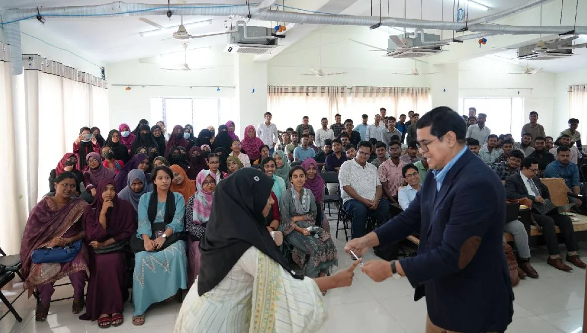 মাভাবিপ্রবিতে চার দিনব্যাপী ‘স্টুডেন্ট গ্রোমিং অ্যান্ড ইউনিভার্সিটি অ্যাডাপ্টেশন প্রোগ্রাম’-এর তৃতীয় পর্ব অনুষ্ঠিত