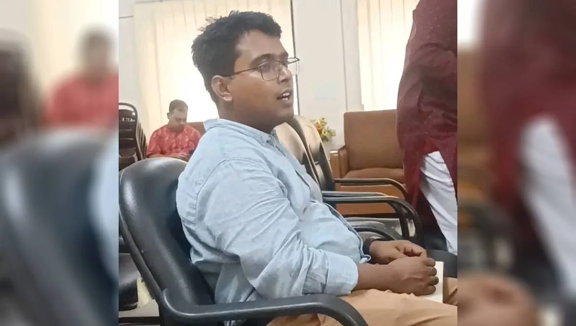 গাঁজা সেবনকালে পাবিপ্রবির সাবেক শিক্ষার্থী আটক